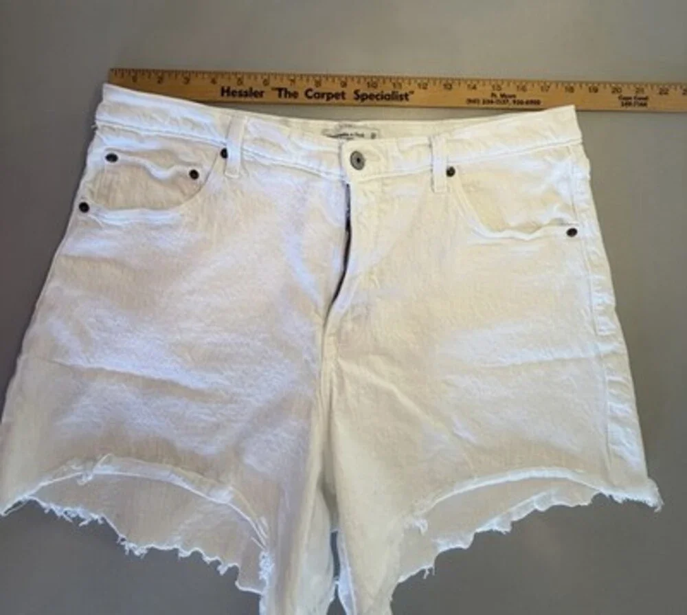 Abercrombie & Fitch Women's The Dad Short High Rise White Jean Shorts Size 33 - Picture 3 of 9